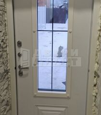 входная дверь со стеклом с шпросами в частный дом - фото внутри.jpg